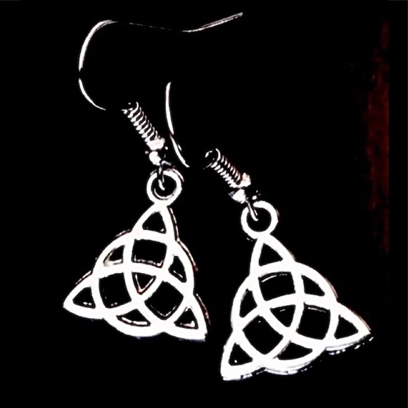 Celtic Triquetra Trinity Knot Triangle 3 Point Knotwork Silver Tone Earrings - Picture 2 of 4